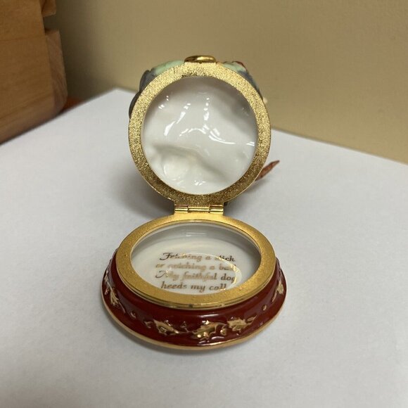 Fetching my Attention by Nigel Hemming The Franklin Mint Dogs Pill Trinket Box - Picture 8 of 10